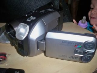JVC GR AXM900U Compact VHS Camcorder w View Screen Accessories