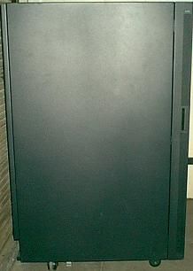 IBM 19 32U RS 6000 Rack Server Cabinet w Wheels Power