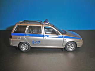 Vaz 2111 Lada 111 Russian Traffic Police Car Diecast Model 1 36