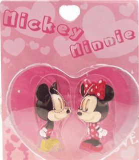 Mickey Y Minnie Mouse Enamorados SE Besan Y Cierra Ojos