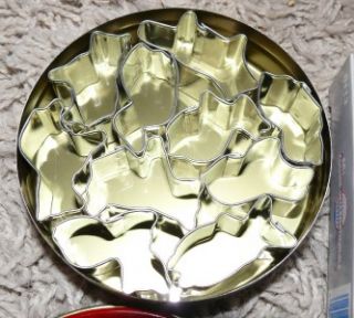 New Set of 10 Animal Mini Metal Cookie Cutters w Tin Carrier