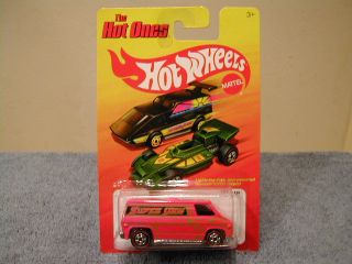 Hot Wheels The Hot Ones 70s Van Chase Car Redlines