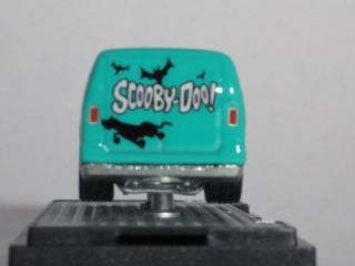 HOT WHEELS Scooby Doo Custom 77 Dodge Van w/M2 Machines Auto Case
