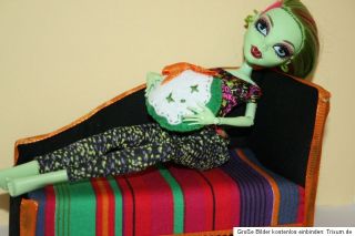 Sofa für Monster High Skelita +Teppich + Kissen *** Unikat *** by