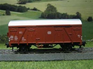 Märklin H0 gedeckter Güterwagen mit Rücklicht DB / E384