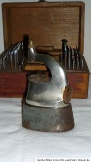 altes Uhrmacherwerkzeug   Triebnietmaschine von Boley mit viel