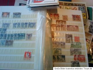 Umfangreiche Briefmarken und Ansichtskartensammlung in Alben/Tüten