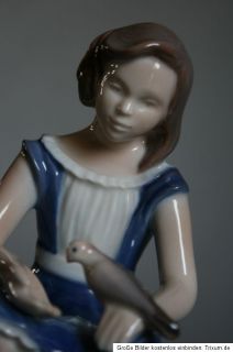 seltene Kinderfigur Mädchen m. Taube   V. Thymann Porzellanfigur B