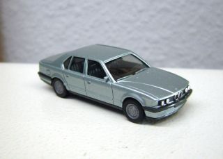 BMW 735i ( E32 )   eisblau metallic   Nr. 3043   187