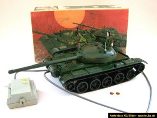 202) Anker Panzer T62 DDR Spielzeug NVA Armee Fernlenkung Presu