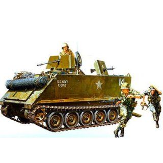 M 113 Armored Cavalry Assault Vehicle w/Figures 1/35
